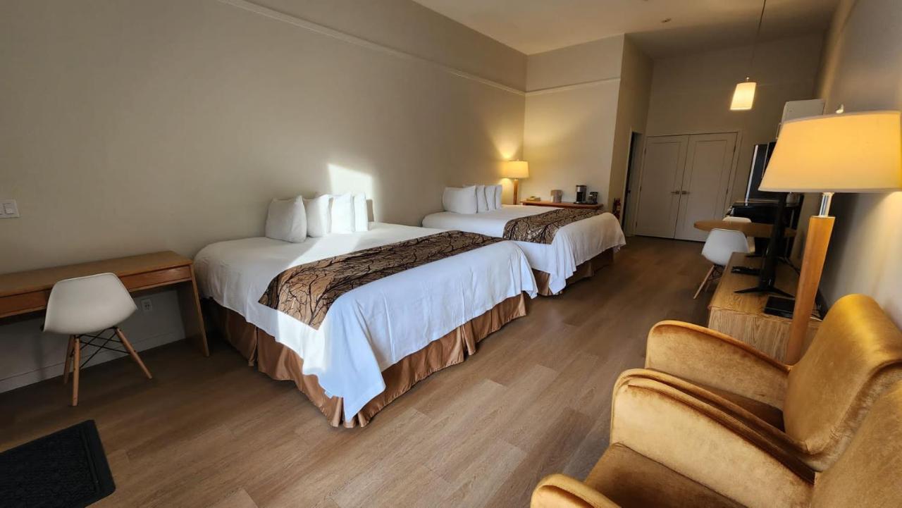 גיבסונס The Cedars Inn Hotel & Convention Centre מראה חיצוני תמונה