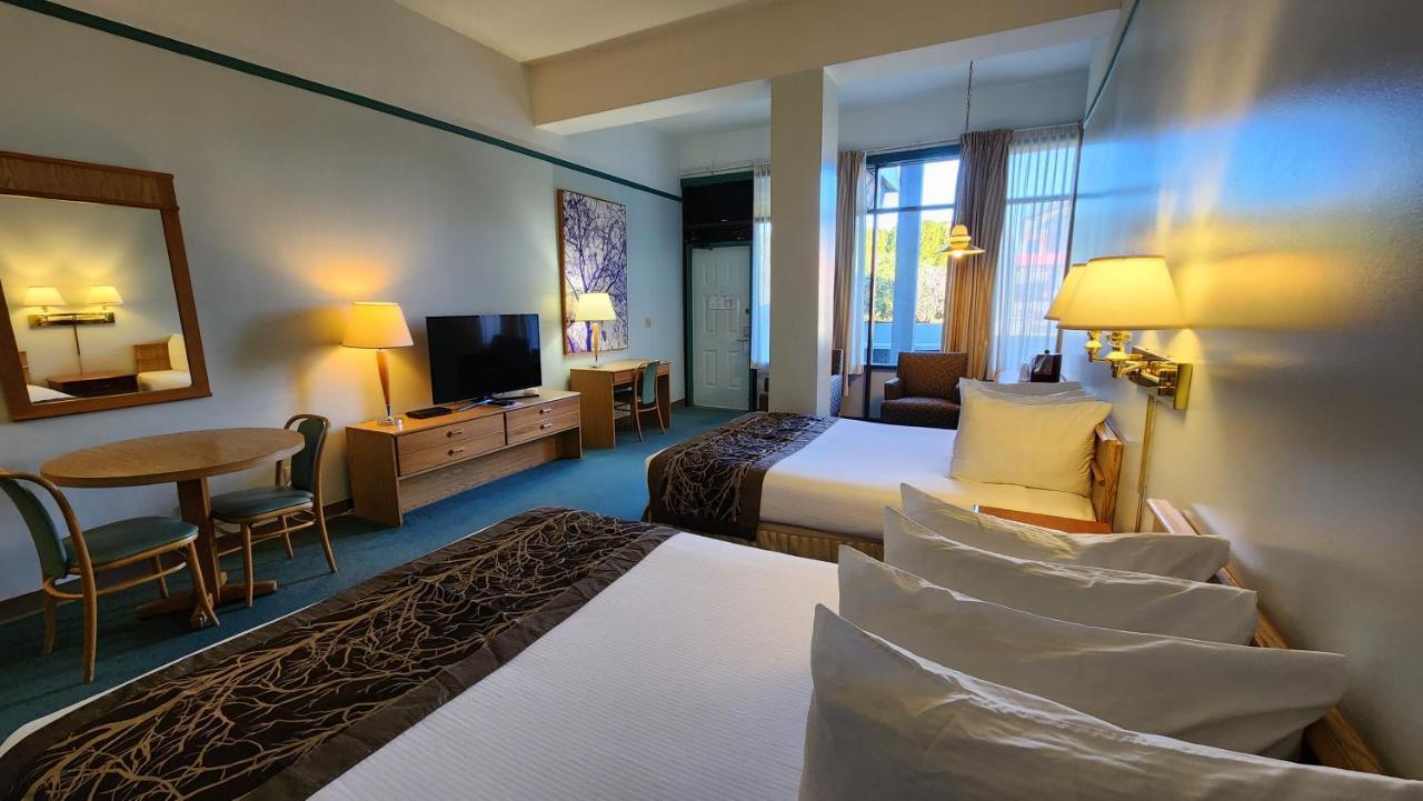 גיבסונס The Cedars Inn Hotel & Convention Centre מראה חיצוני תמונה