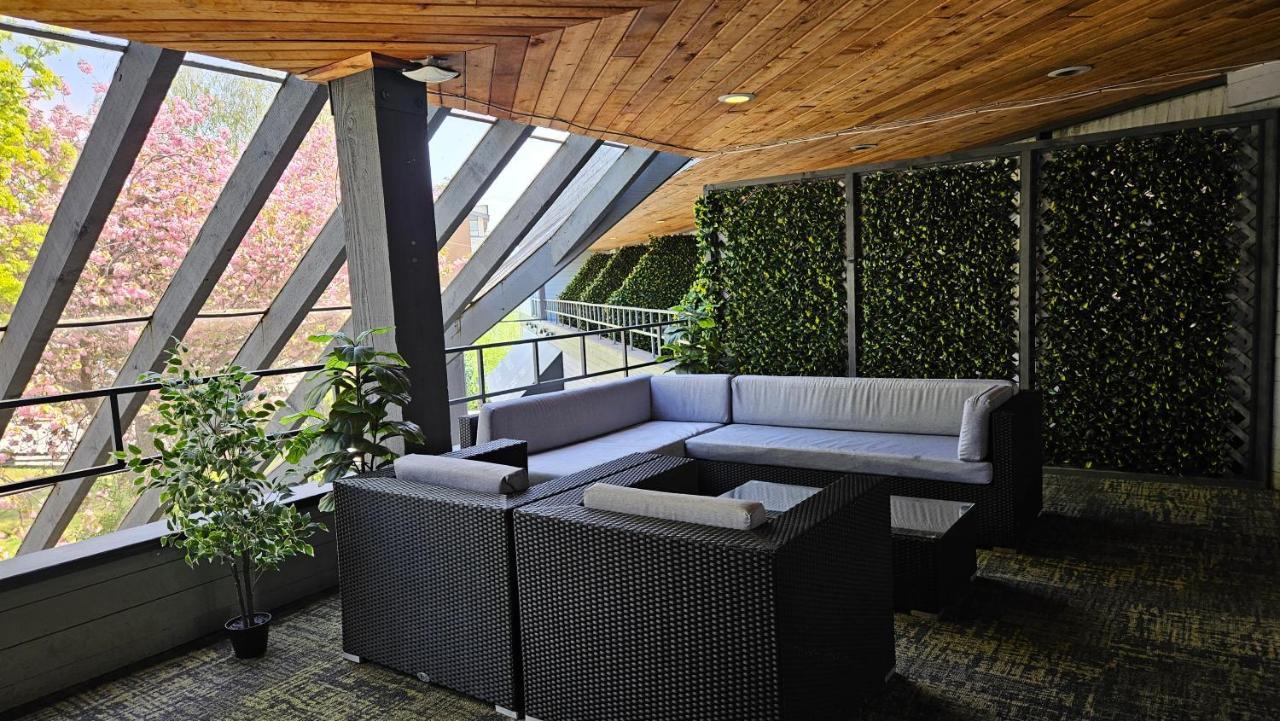 גיבסונס The Cedars Inn Hotel & Convention Centre מראה חיצוני תמונה