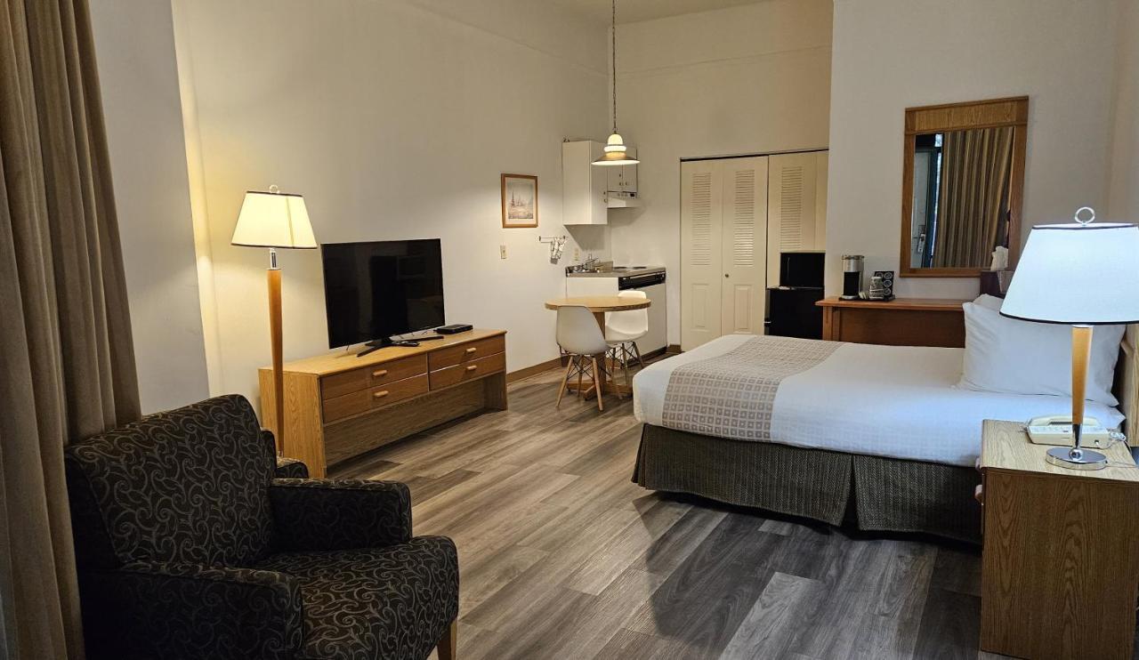 גיבסונס The Cedars Inn Hotel & Convention Centre מראה חיצוני תמונה