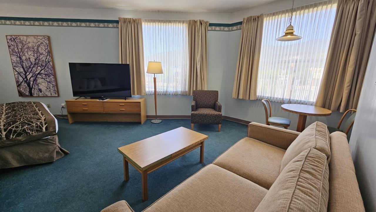 גיבסונס The Cedars Inn Hotel & Convention Centre מראה חיצוני תמונה