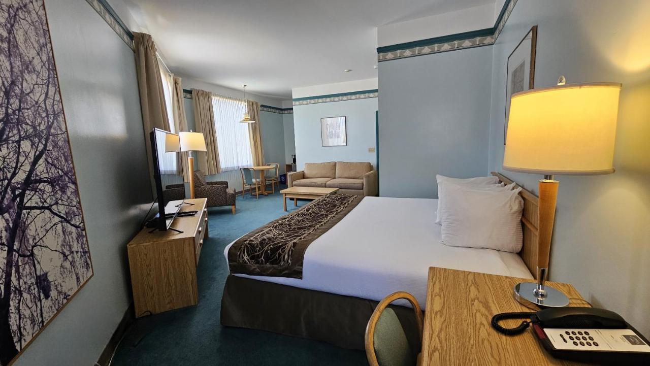 גיבסונס The Cedars Inn Hotel & Convention Centre מראה חיצוני תמונה