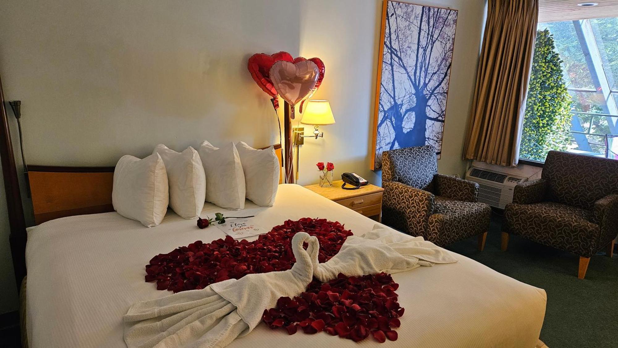 גיבסונס The Cedars Inn Hotel & Convention Centre מראה חיצוני תמונה